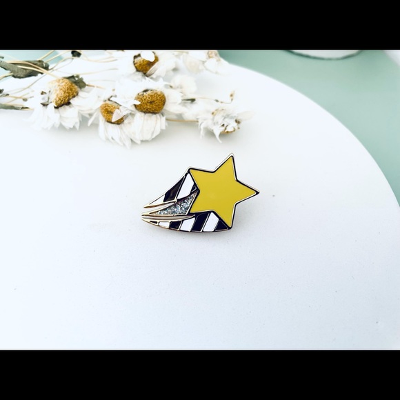 henri bendel Jewelry - Henri bendel Star Pin